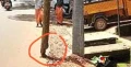 അപകടക്കെണി; നരിപ്പറ്റ റോഡ് കവലയിൽ തകർന്ന വൈദ്യുതത്തൂൺ ഭീതിയാകുന്നു