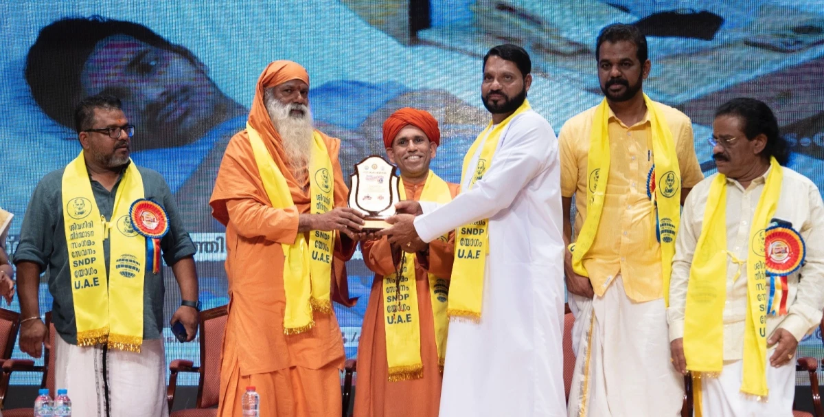 യുഎഇ സേവനത്തിന്റെ സ്നേഹസംഗമത്തിൽ സലാം പാപ്പിനിശ്ശേരിയെ സേവന രത്‌ന അവാർഡ് നൽകി ആദരിച്ചു