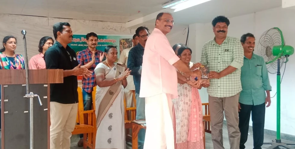 ഷൈജി ഷാജു കൂമുള്ളിയുടെ 'മറവിയുടെ സ്മാരകങ്ങൾ' കവിതാ സമാഹാരം പ്രകാശനം ചെയ്തു
